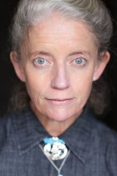 Sue Maund interpreta Kitchen Staff