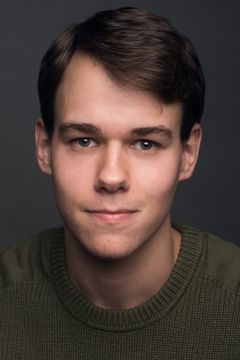 Brandon Johnston interpreta Elf Photo Clerk