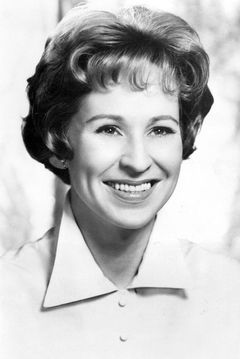 Alice Ghostley interpreta Aunt Stephanie Crawford