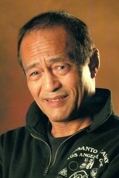 Dan Inosanto interpreta Wing Kong Hatchet Man