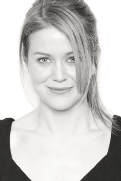Amy Rutherford interpreta Doctor