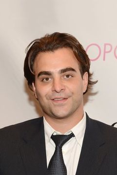 Nicholas Jarecki interpreta Stanley Foster