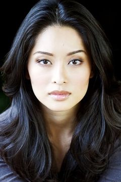 Sarah Lian interpreta Cameo (Hot Asian Girl)