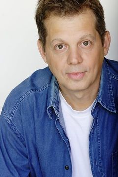 Tom Novak interpreta Benning Gatekeeper