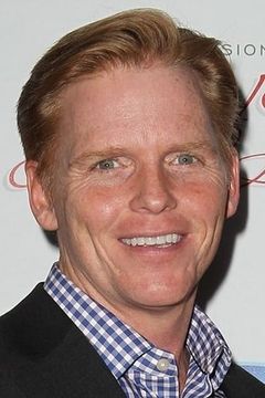 Ned Vaughn interpreta News Anchor