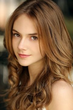 Emilia Jones interpreta Young Beth