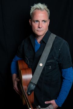 Bobby Field interpreta Talk Show Son