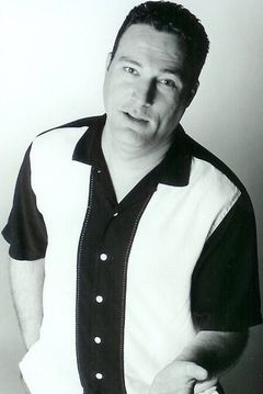 Mark Moseley interpreta Mushu (voice)