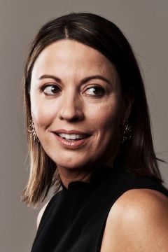 Kay Cannon interpreta Woman Giving Birth