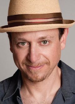 Jeff Fischer interpreta Additional Voices (voice)