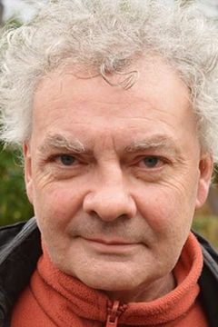 Niall Cusack interpreta Random Scientist