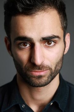 Hadi Khanjanpour interpreta Edris