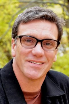 Kevin Crowley interpreta Larry Winter
