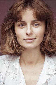 Camille Verschuere interpreta Jeune fille Flore
