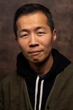 Lee Isaac Chung interpreta Dok Suri