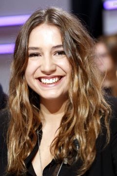 Izïa Higelin interpreta Delphine