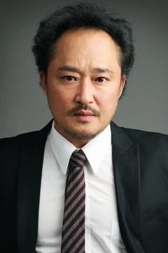 Kim Jung-pal interpreta Factory Manager