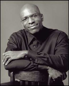 Bernard Addison interpreta Minister Polynice