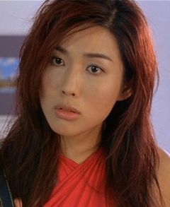 Wong Sum-Yuen interpreta Old hair salon boss