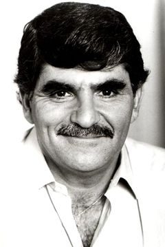 Richard Foronjy interpreta Tony Darvo