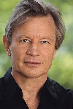 Michael York interpreta Ape #1 (uncredited)
