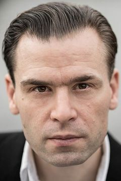 Christian Harting interpreta Oberscharführer Busch