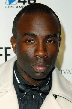 Sam Sarpong interpreta Jail Inmate (uncredited)