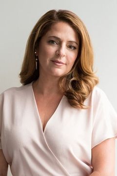Annie Mumolo interpreta Barb