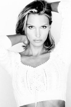 Renee Reilly interpreta Hot South Beach Woman