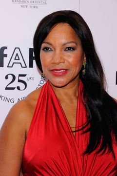 Grace Hightower interpreta Yardley's Girlfriend