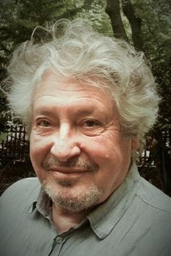 Volker Brandt interpreta Kommissar Walther