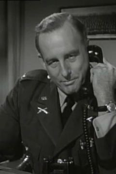 Stephen Courtleigh interpreta Duggan (uncredited)