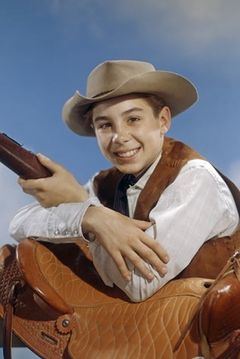 Johnny Crawford interpreta Books' Victim in Flashback
