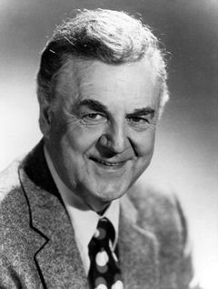 Don Pardo interpreta