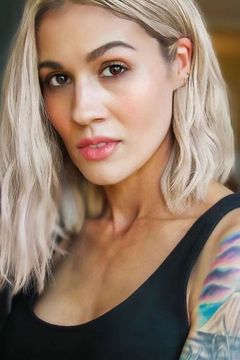 Vanessa Giselle interpreta MMA Fighter (uncredited)