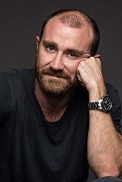 Josh McConville interpreta Sam Phillips
