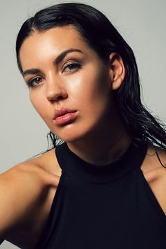 Anna-Lea Mende interpreta Nun