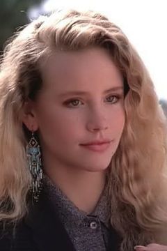 Amanda Peterson interpreta Dancer