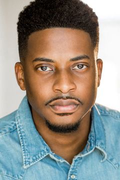 Brandon Middleton interpreta Pastor Davis