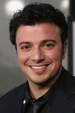 Sam Golzari interpreta Cam