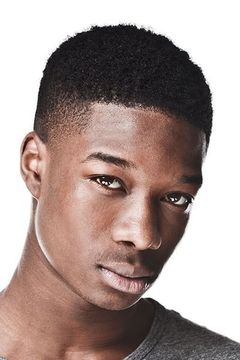 Lamar Johnson interpreta Henry