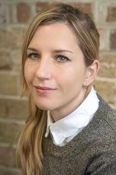 Anya Beyersdorf interpreta Angie 2