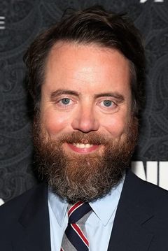 Jon Daly interpreta Agent Filippo