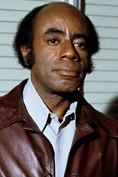 Roscoe Lee Browne interpreta Philippe Dubois