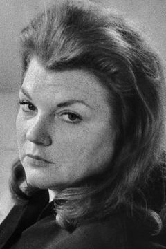 Shirley Stoler interpreta Jail Matron