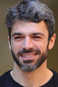 Luca Argentero interpreta Marco Tosi