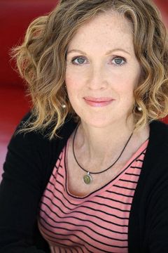 Peggy Flood interpreta Prospective Fiancée (uncredited)