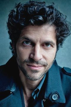 Pasquale Aleardi interpreta Georges Dupin