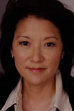 Patti Yasutake interpreta Nurse Ogawa