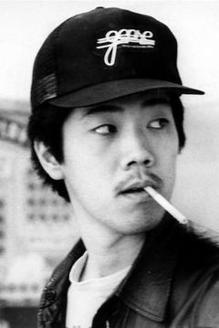 Marc Hayashi interpreta Taro